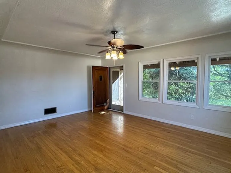 1257 N Van Ness Ave — Photo 31
