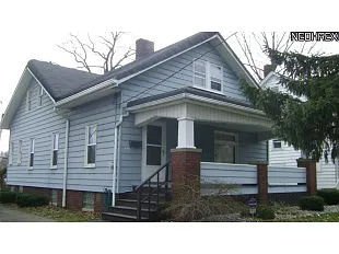3915 Howard St photo 1
