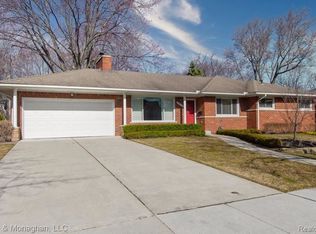 19993 Holiday Rd, Grosse Pointe Woods, MI 48236