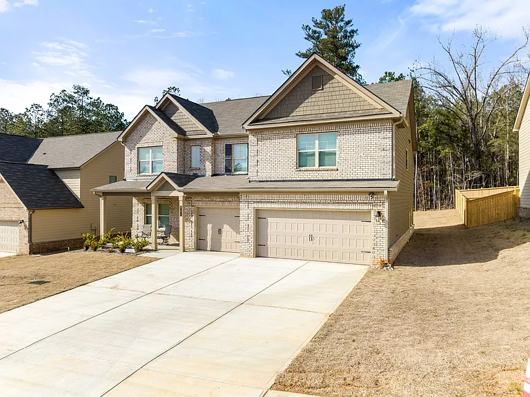 755 Lakehaven Ln — Photo 2