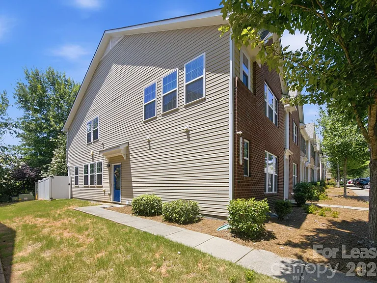 7037 Broughton Ln — Photo 29