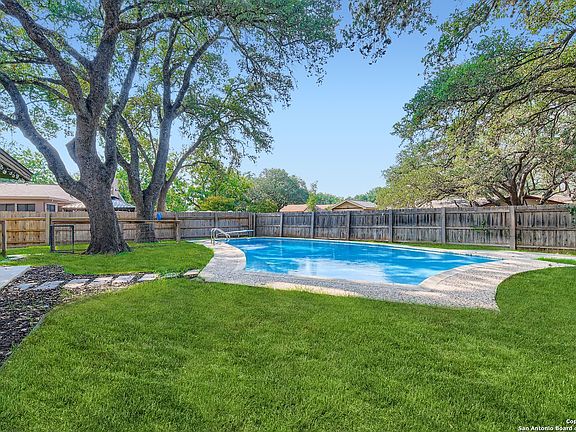 3rd image of 5723 Cary Grant Drive