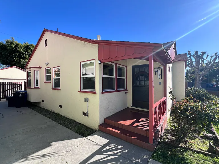 1122 Garfield Ave — Photo 2