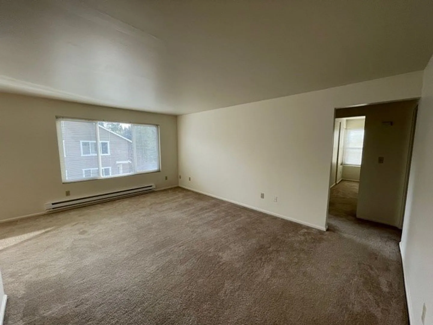 (3C) Corner Manor — Photo 3