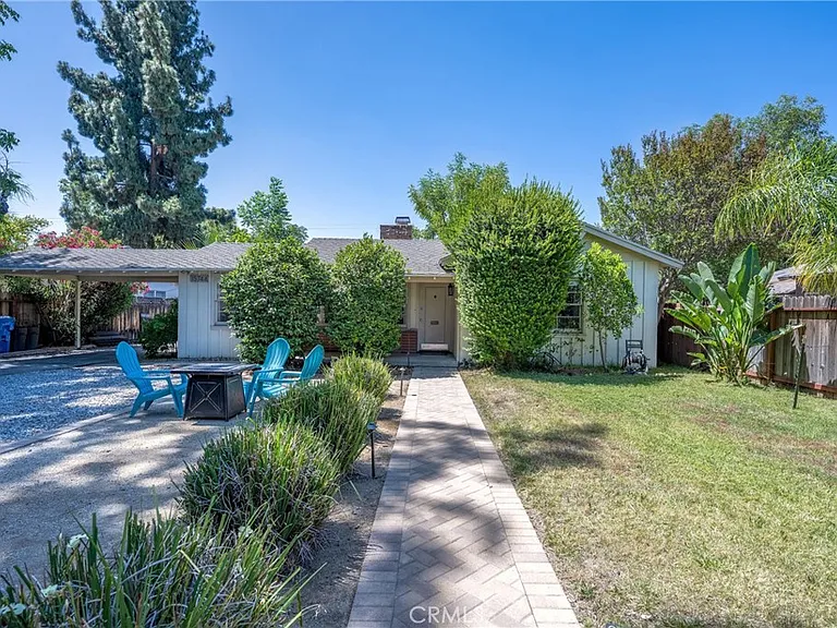 15744 Hart St — Photo 1