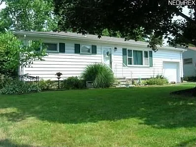 465 Rosewae Ave photo 1