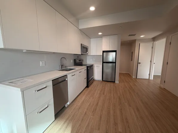 The Berkeley Place, 2067 University Ave APT 704, Berkeley, CA 94704