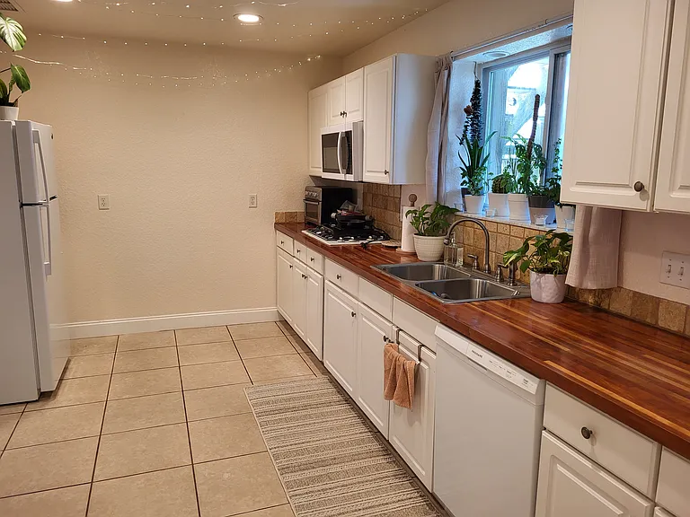 2501 Hydrangea St #1 — Photo 7