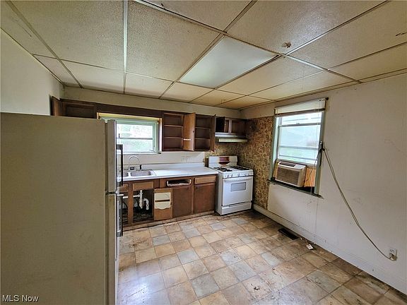 4th image of 1302 36th St