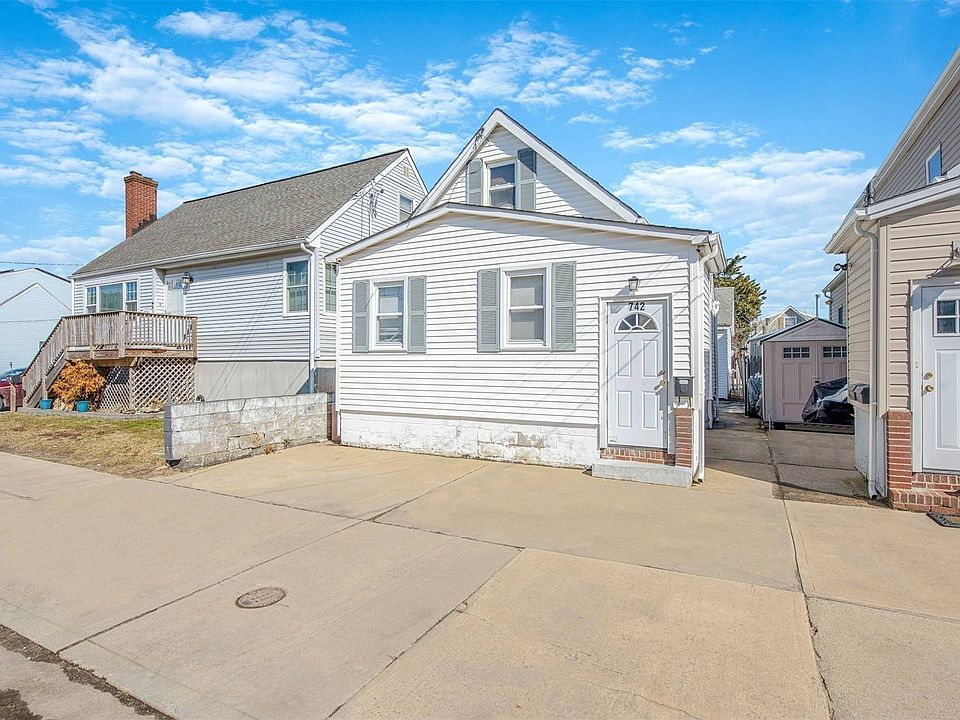 742 S 9th Street, Lindenhurst, NY 11757 MLS 3533117 Zillow