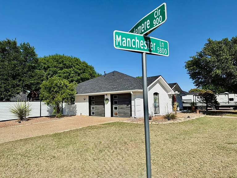 5838 Manchester Ln — Photo 37