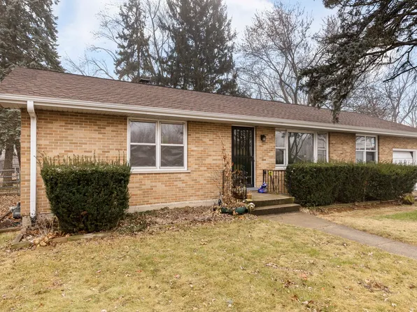 17 Sunset Ln, Algonquin, IL 60102