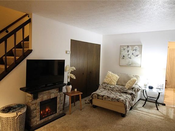 5th image of 4448 Periwinkle Ln #42
