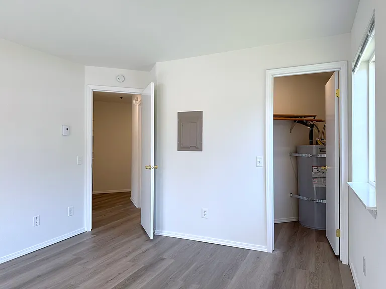 Canterbury Court — Photo 39