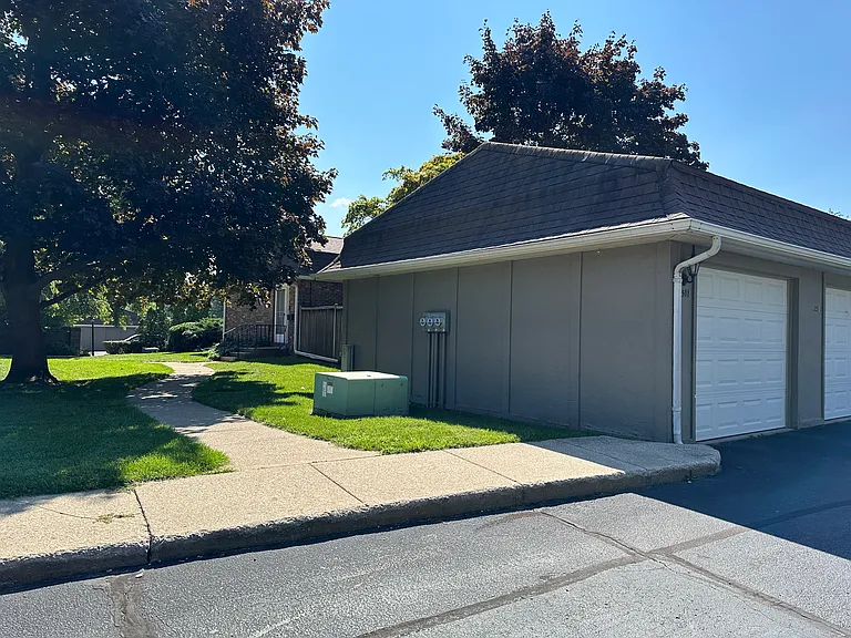 2511 Dover Ln — Photo 15