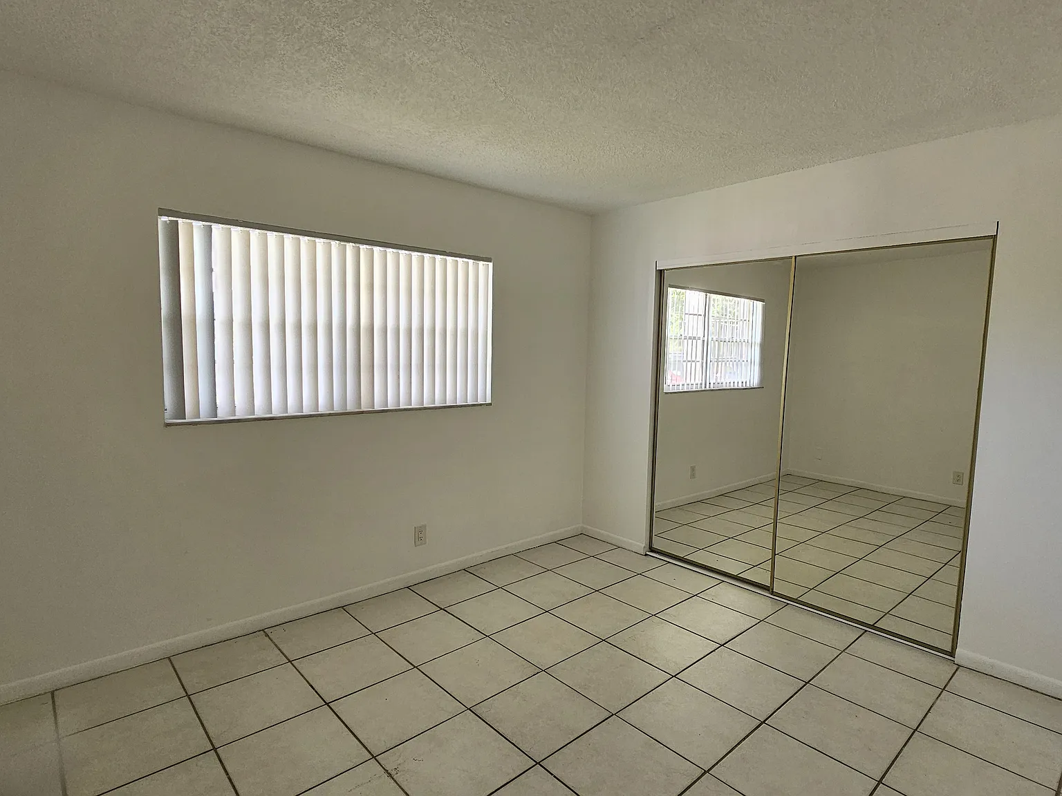 2 bed, 880 sqft, $2,200 — Photo 2