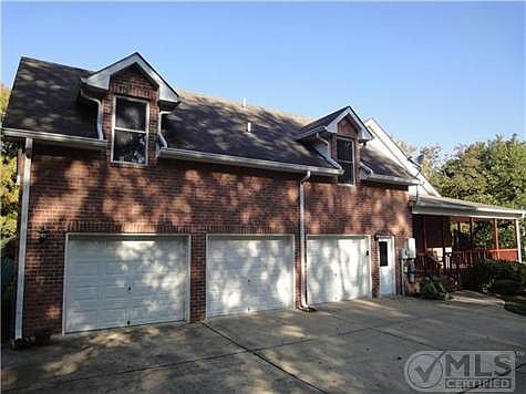 2nd image of 452 Lakeview Cir