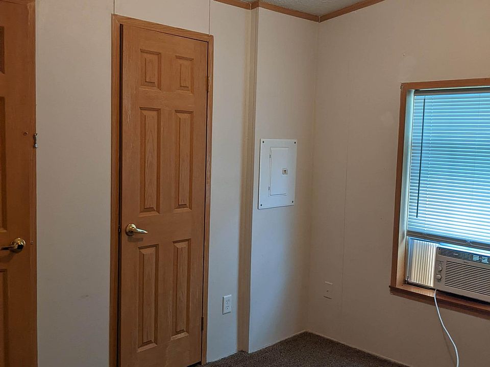 End bedroom with 2 large closets. Vaulted ceiling. Carpeted floor. Courtesy window A/C. Mini blind to window.