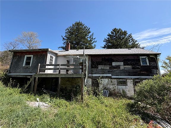 2nd image of 213 Gates Rd