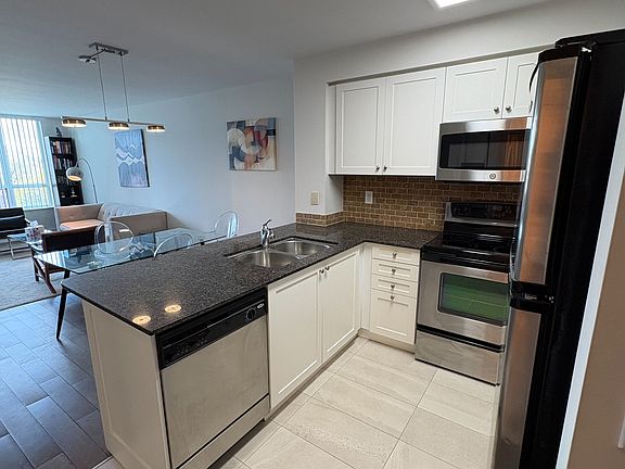 2nd image of 503 Beecroft Rd Unit 611