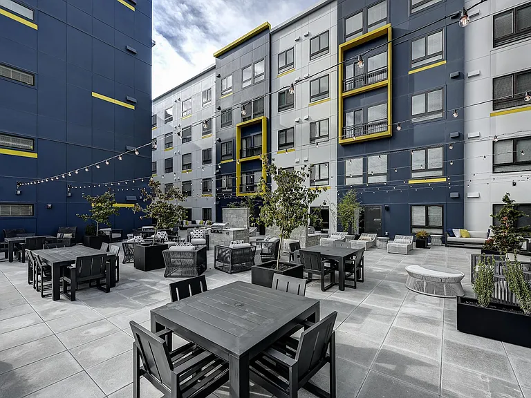 3214 Broadway — Photo 19