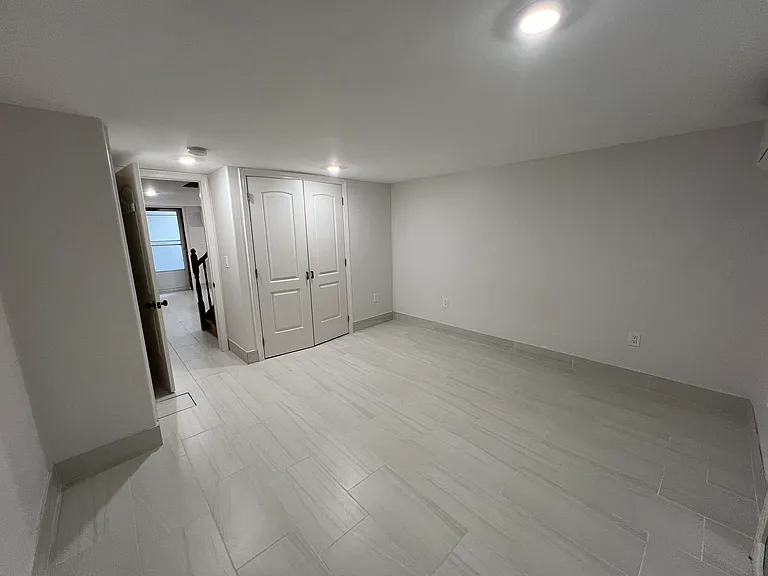 468 McClean Ave #B — Photo 7