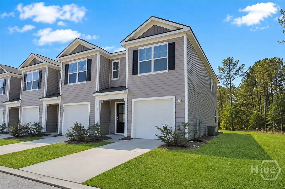 3 bed, 2.5 bath, 1418 sqft, $2,100 — Photo 1
