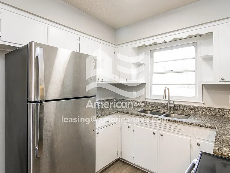 1494141_007_kitchen_7.jpg