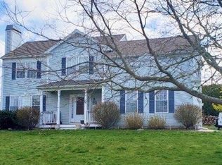 73 Wintergreen Dr, Middletown, RI 02842