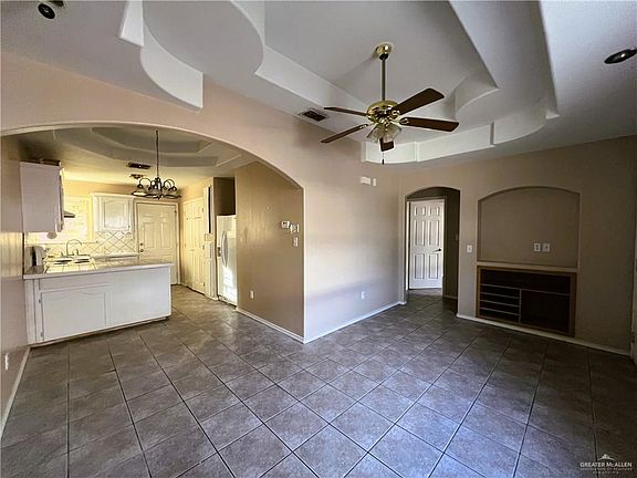 5th image of 813 W Bronze Dr