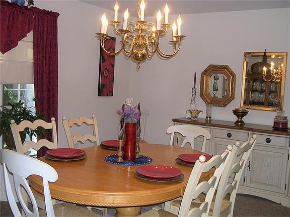5th image of 165 Hermitage Cir