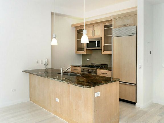 4th image of 55 Thompson St #604