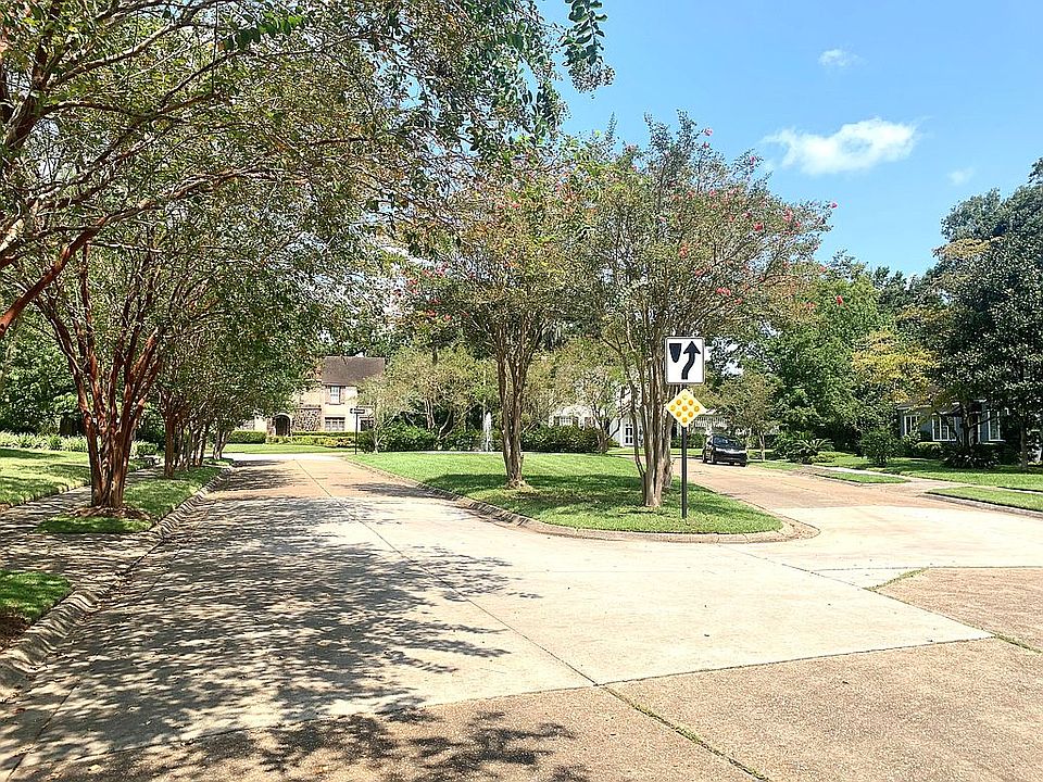 2nd image of 107 Beverly Ct