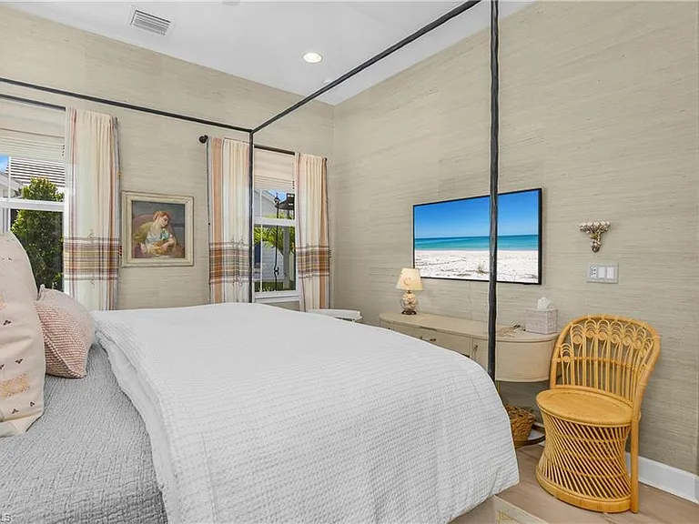 7286 Saona Ct — Photo 17