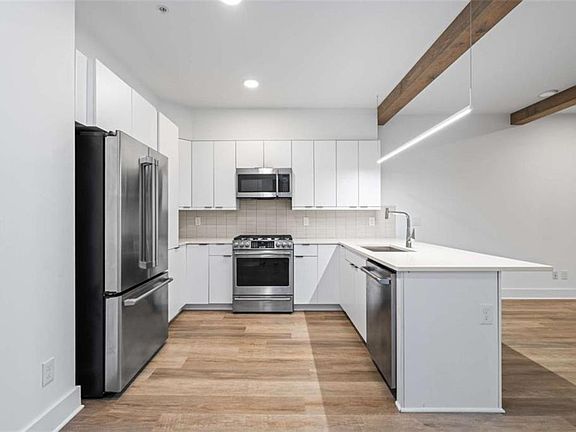 3rd image of 346 Peters St #206