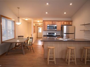 483 Tracey Ln, Hudson, WI 54016