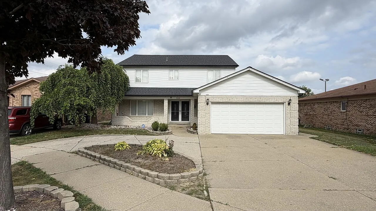 4 bed, 3.5 bath, 4364 sqft, $3,350 — Photo 1