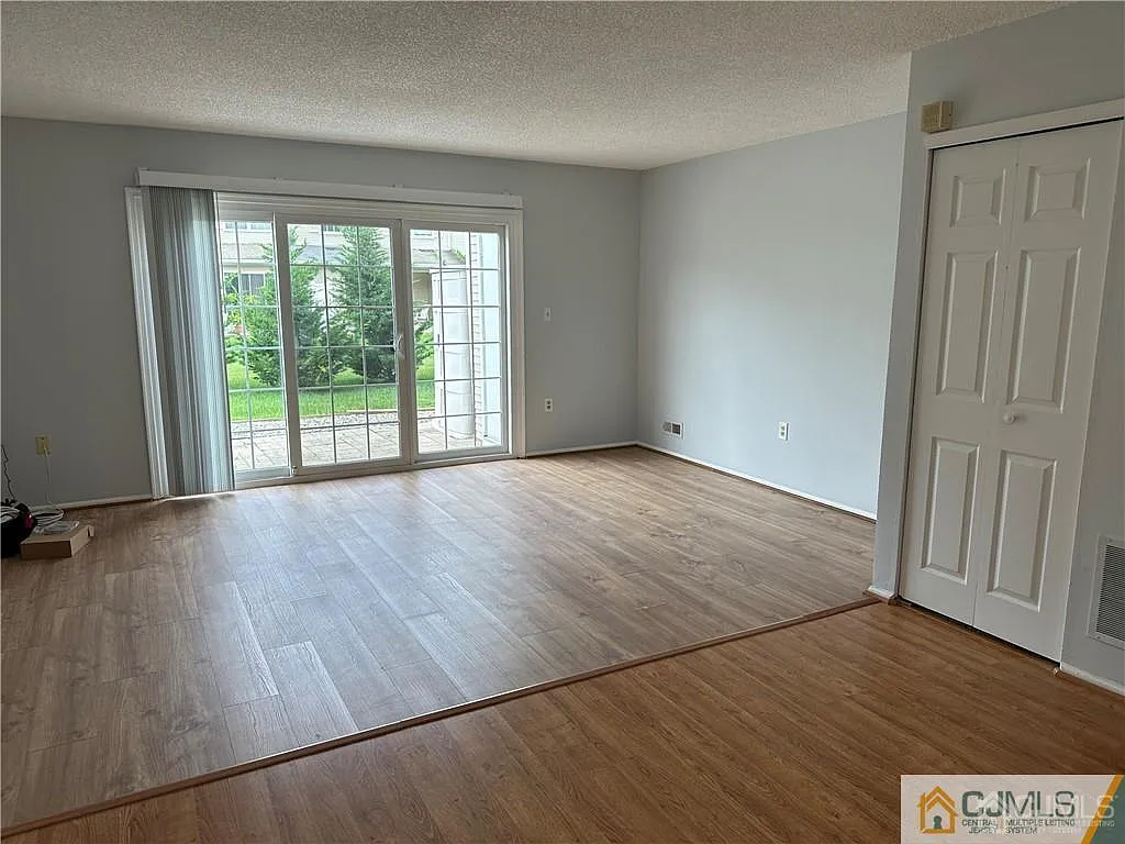 2 bed, 2.5 bath, 1248 sqft, $2,600 — Photo 2