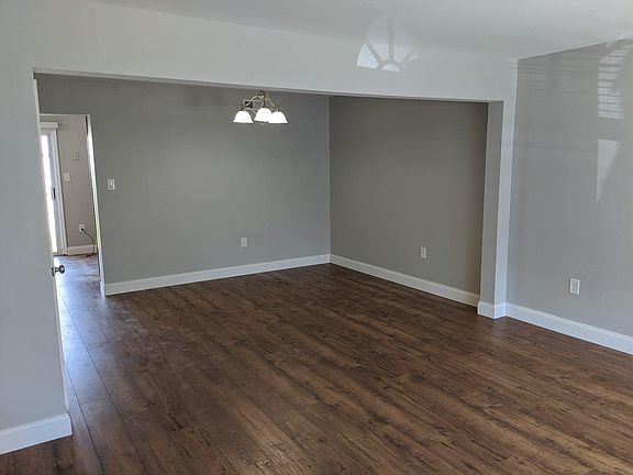 3rd image of 2903 Briarwood Ln