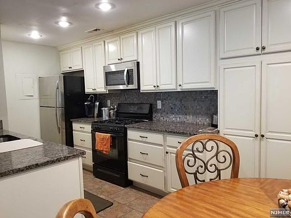 3rd image of 32 Fox Run Dr #16