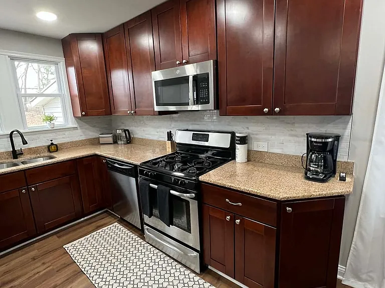 704 N Walnut St — Photo 11
