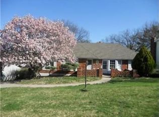 404 NW Briarcliff Rd, Kansas City, MO 64116