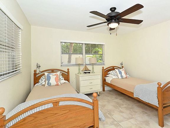 5th image of 702 Birdsong Ln