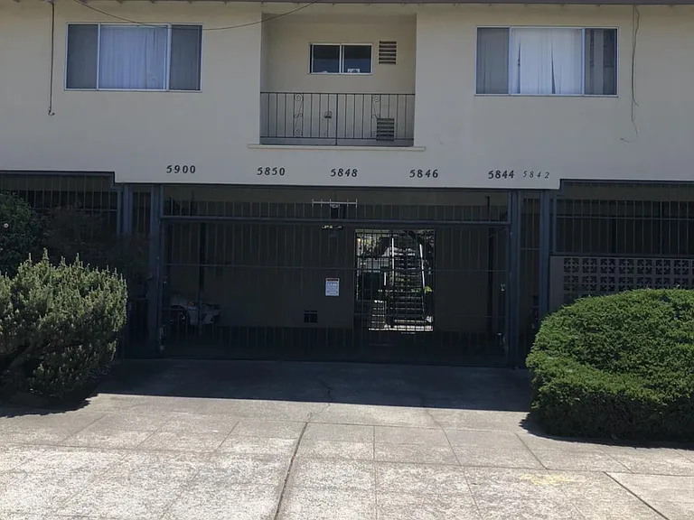 5900 Jefferson Ave — Photo 2