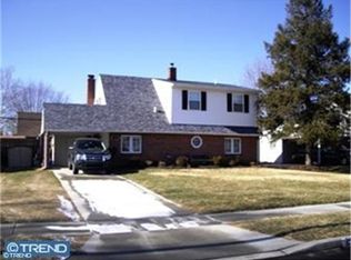 29 Nestingrock Ln, Levittown, PA 19054