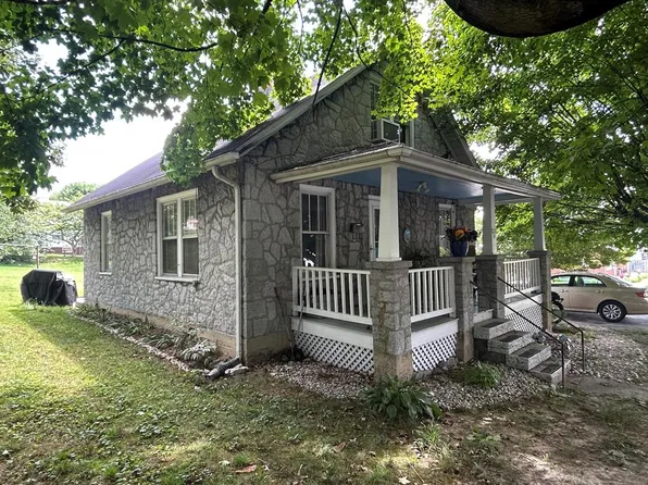 820 N 3rd St, Wytheville, VA 24382