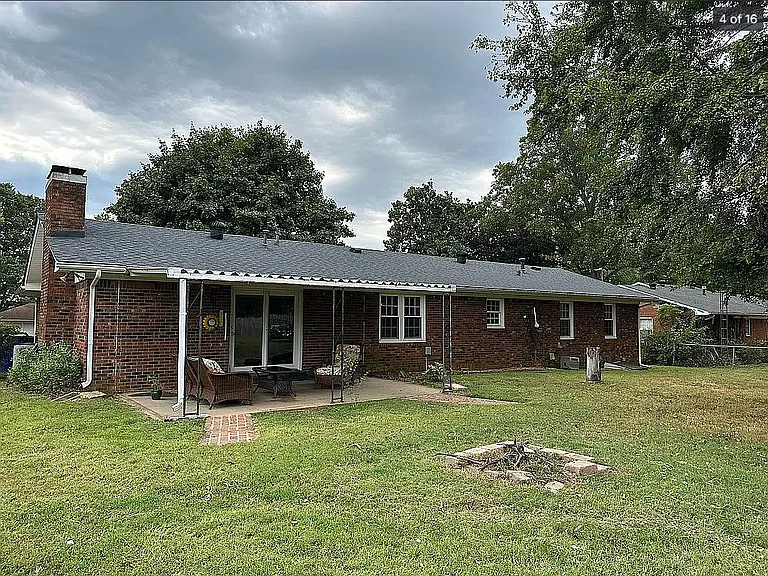 1721 Erin Way — Photo 3