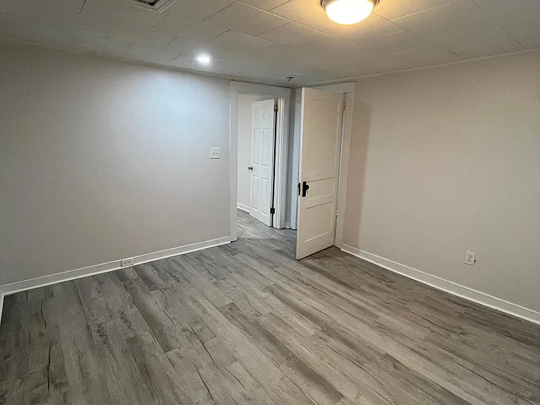 409 W Graham St — Photo 10