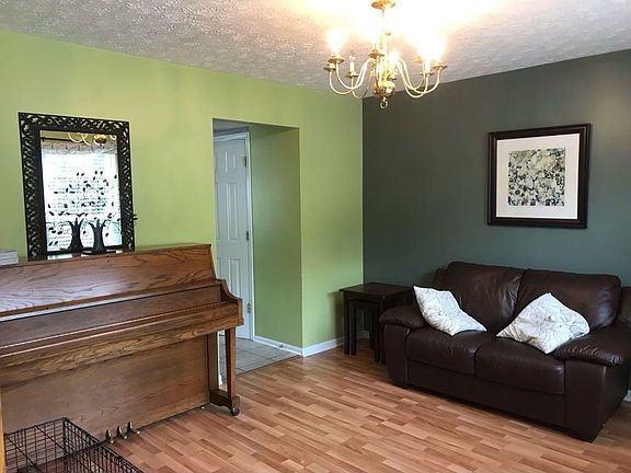 4th image of 310 Abbotsbury Dr