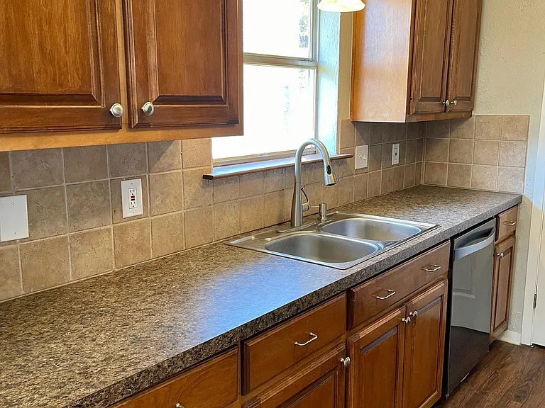 3701 Pratt Dr — Photo 8